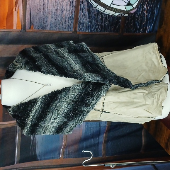 Cozy FUR Jamie Gries cozy chic collection size medium super soft vest! - Picture 3 of 12